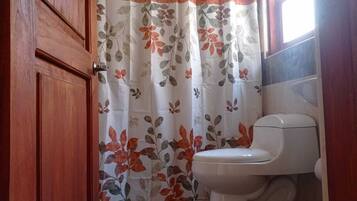 Basic Double Room | Bathroom