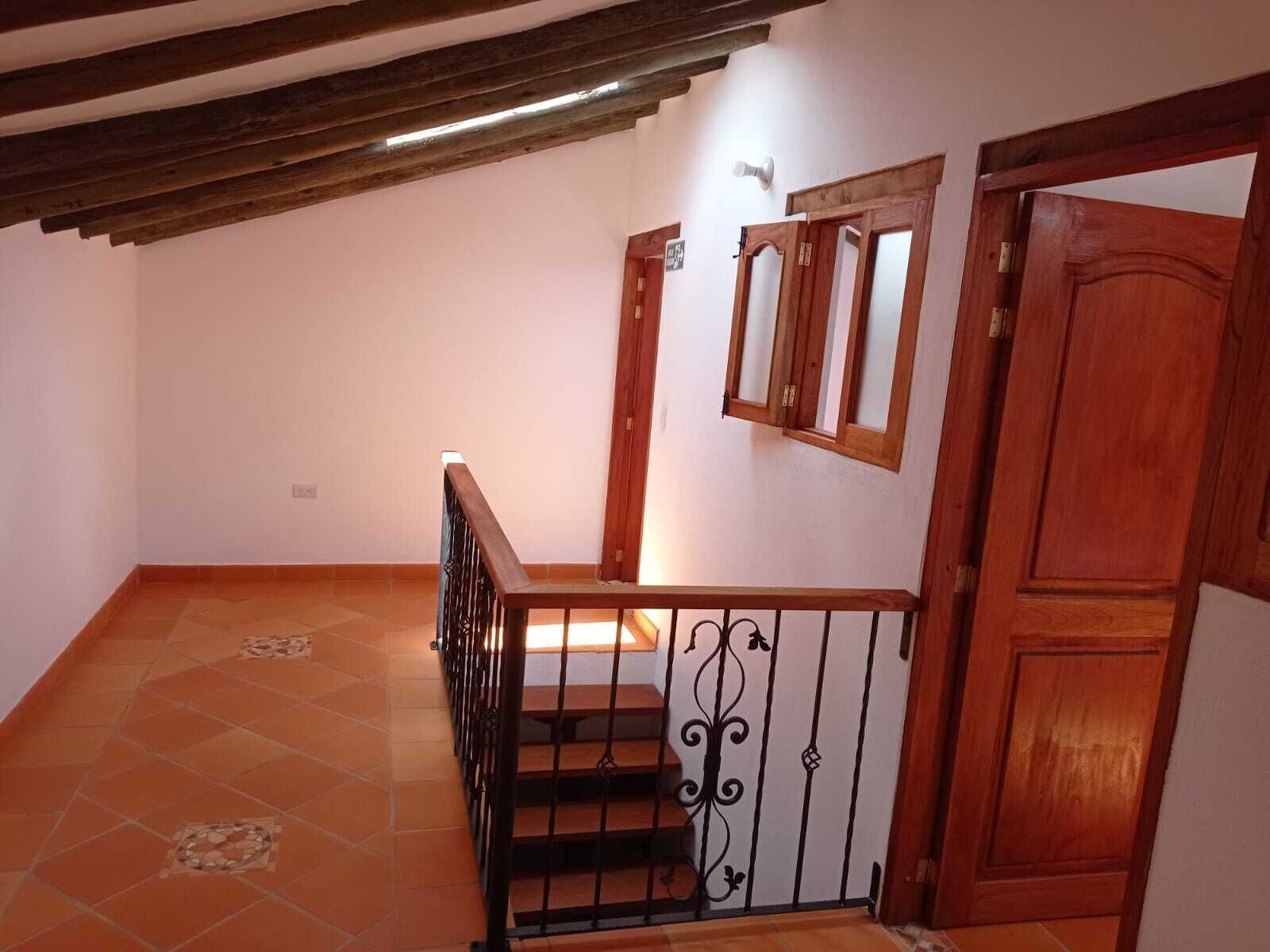 Habitación cuádruple básica | Ropa de cama de alta calidad, wifi gratis, ropa de cama