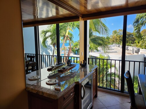 Key Largo hidden gem!! Rare Moon Bay condo with 2.5 baths!!