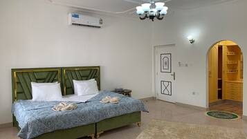 1 bedroom, iron/ironing board, WiFi (free), bed sheets