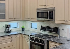 Private kitchen - 3 story downtown Houston getaway  (Houston)