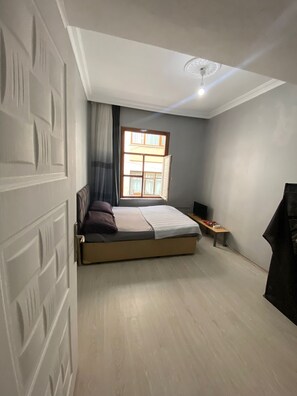 Habitación Confort | Escritorio