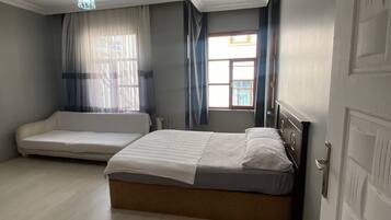 Kamar Keluarga | 1 kamar tidur dan meja kerja