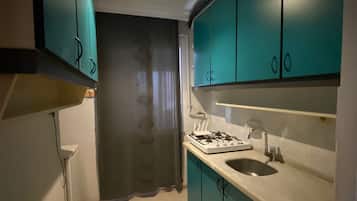 Kamar Comfort | Dapur pribadi | Mesin pembuat kopi/teh dan meja makan