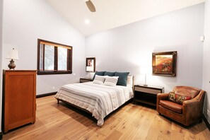 5 habitaciones, tabla de planchar con plancha, wifi y ropa de cama 