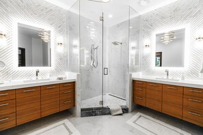 Shower, hair dryer, towels, soap - 5 bedroom home with a fenced in back yard, 6 min from Canyons Village. (Park City)