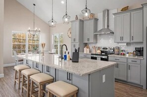 Fridge, microwave, oven, stovetop - Pigeon Forge - Smoky Mountains - Hot Tub - Fire Pit - Sevierville (Sevierville)