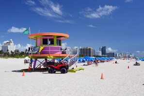 Una spiaggia nelle vicinanze