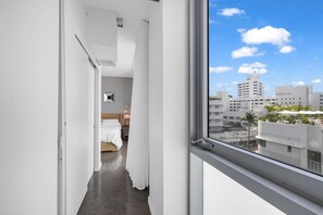 1 bedroom, WiFi - Luxury Suite @Beach • Private Beach • Rooftop Pool (Miami Beach)