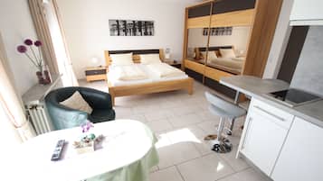 Standard-Apartment | Eigene Küche | Großer Kühlschrank, Mikrowelle, Herdplatte, Wasserkocher