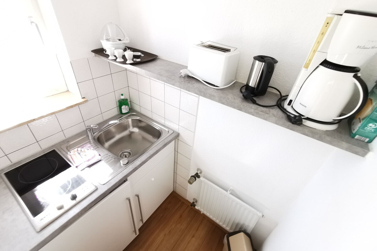 Eget kjøkken | Kjøleskap, mikrobølgeovn på fellesområdet, kokeplater og vannkoker
