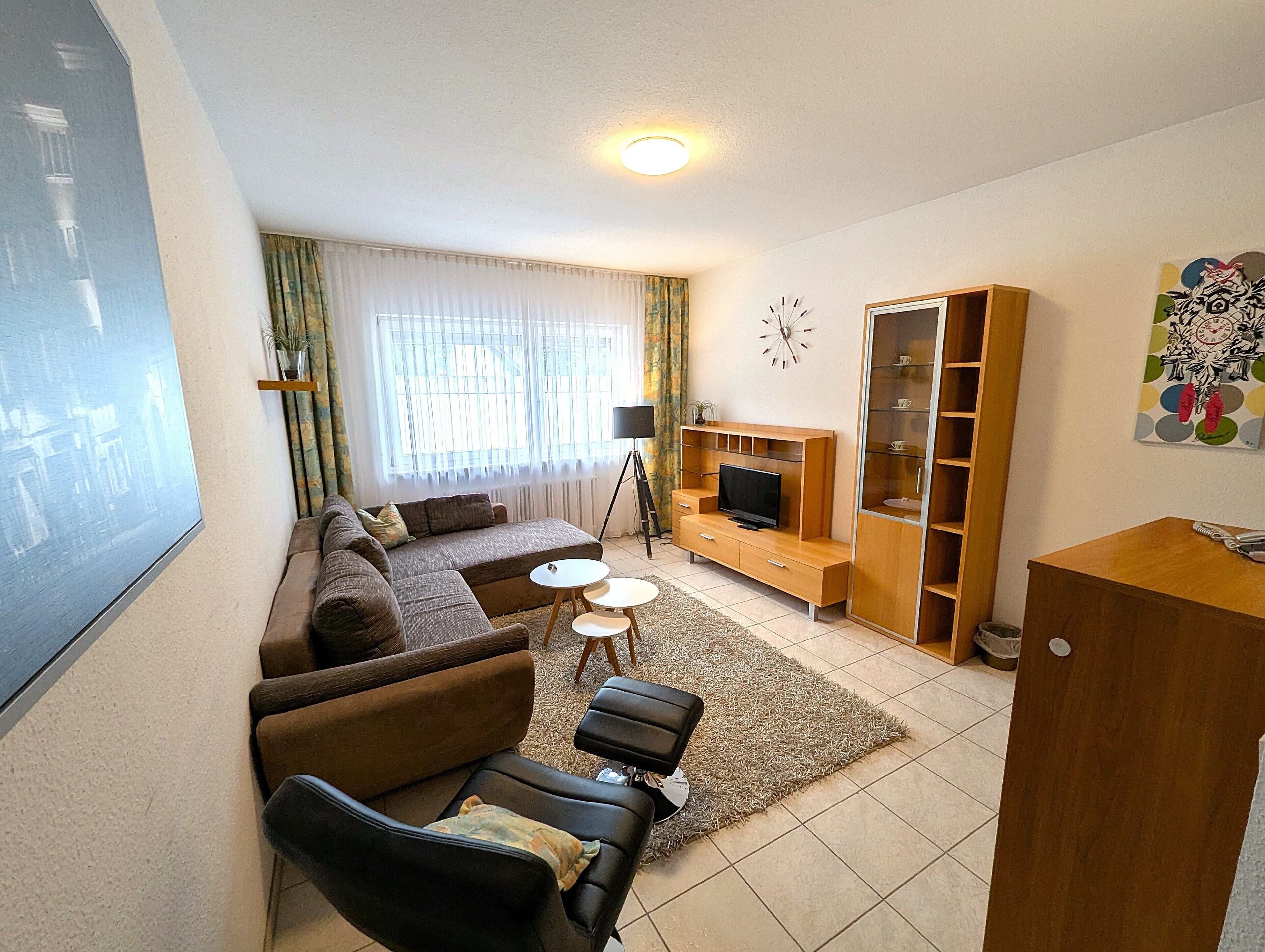 Superior-Apartment | Wohnbereich | 32-Zoll-Flachbildfernseher mit Kabelempfang