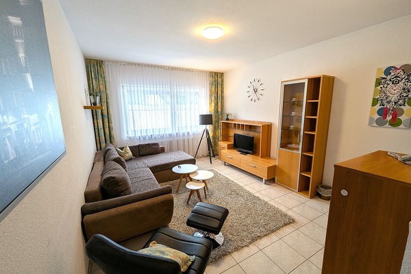Superior-Apartment | Wohnbereich | 32-Zoll-Flachbildfernseher mit Kabelempfang