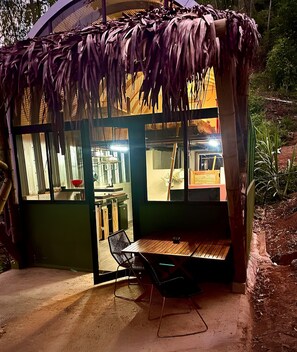 Outdoor dining - Hermosa Nests is a beatiful and quite property. (Playa Hermosa)