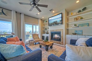 Interior - Boots & Beaches Avantstay Golf Cart Access, Brd Walk (Port Aransas)