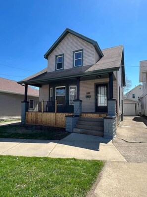 Exterior - Perfect Getaway-Sandusky & close to Cedar Point! (Sandusky)