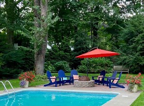Pool - 4BR/2.5BA Refuge Near University, Downtown & Beach (Fairfield)