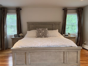 4 bedrooms, WiFi, bed sheets - 4BR/2.5BA Refuge Near University, Downtown & Beach (Fairfield)