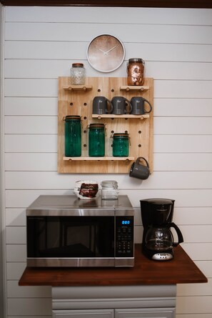 Interior - Serenity House Quite tree lined street. 10 miles from the airport. Pet friendly  (Mount Holly)