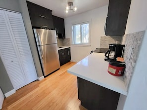 Private kitchen - Central Oasis -Guest House with Pool! (Miami)