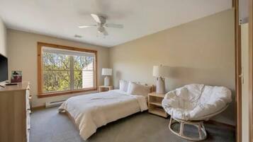 3 bedrooms, in-room safe, iron/ironing board, free WiFi