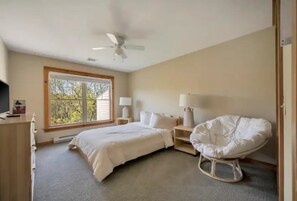 3 bedrooms, in-room safe, iron/ironing board, free WiFi