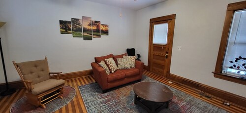 Point Central! - Bright, Simple Downtown Apartment