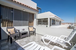 Appartement familial, 2 chambres, vue sur la ville | Terrasse/patio
