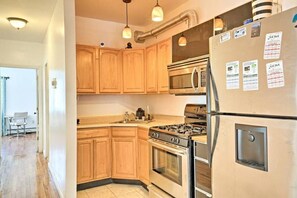 Kühlschrank, Mikrowelle, Ofen