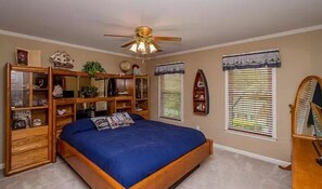 1 bedroom, desk, WiFi, bed sheets