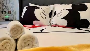 4 quartos, ferros/tábuas de passar roupa, berço de viagem, Wi-Fi