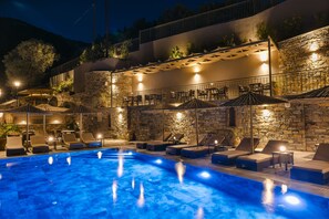 Seasonal outdoor pool - Paramithenio Village Beach Resort & Spa (Kymi-Aliveri)