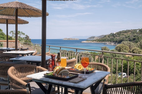 Food and drink. Paramithenio Village Beach Resort & Spa