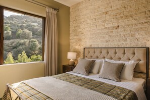 Deluxe Suite, 1 Bedroom, Sea View | Individually decorated, individually furnished, desk, blackout drapes - Paramithenio Village Beach Resort & Spa (Kymi-Aliveri)