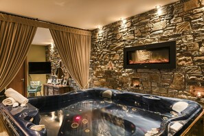Body treatments, deep-tissue massages, sports massages, body scrubs - Paramithenio Village Beach Resort & Spa (Kymi-Aliveri)