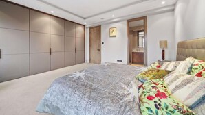 Room - Beautiful 3-bed Apartment in London (London)