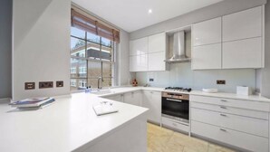 Private kitchen - Beautiful 3-bed Apartment in London (London)