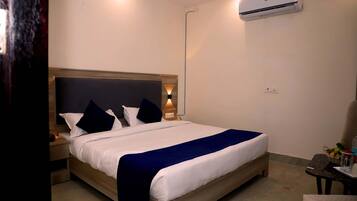 Deluxe Double Room | Desk, soundproofing, free WiFi, bed sheets