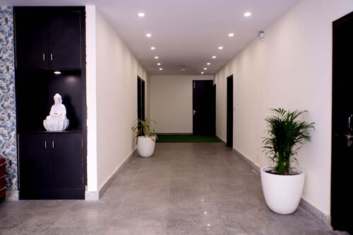 Lyf Corporate Suites - Noida Sector 19