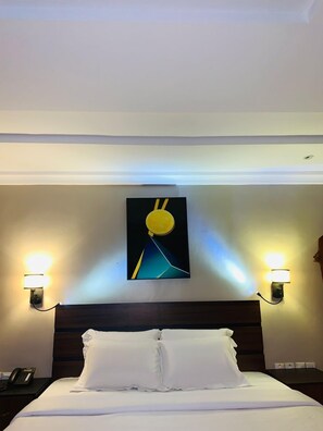 Chambre Luxe | 1 chambre, coffres-forts dans les chambres, rideaux occultants