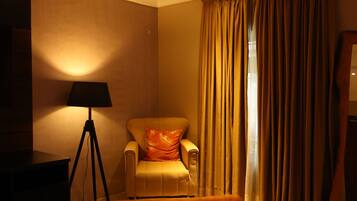 Luxury Room | 1 bedroom, in-room safe, blackout curtains, iron/ironing board