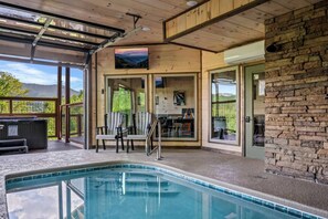 室内游泳池，恒温泳池