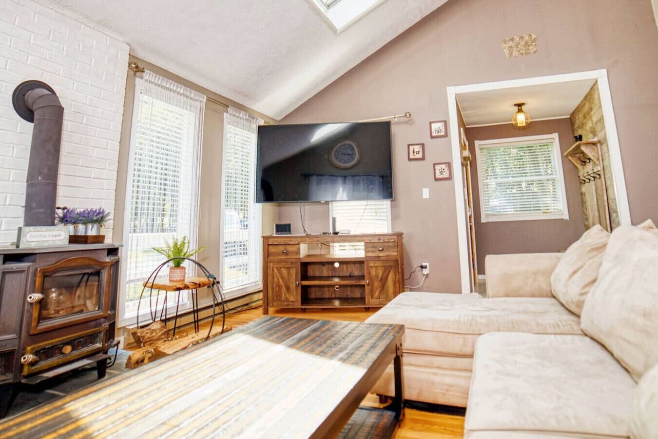 Smart TV, fireplace, table football