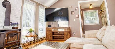 تلفزيون ذكي، مدفأة، كرة قدم الطاولة