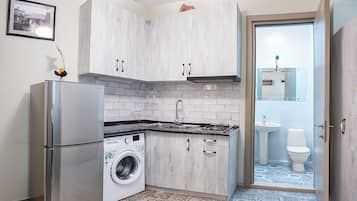 Apartment | Private kitchen | Cookware/dishes/utensils