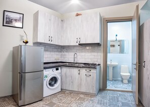 Apartment | Private kitchen | Cookware/dishes/utensils - H&B apartments Ierusalim (Tbilisi)