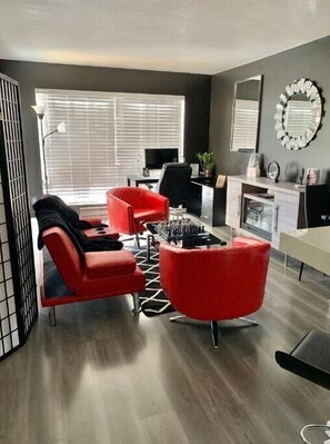 Interior - Tranquil Studio with New Interior and the Best Amentities (Emeryville)