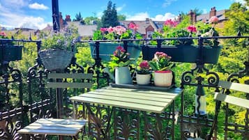 Apartamento | Restaurante al aire libre