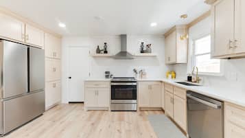 KylskÄp, mikrovÄgsugn, ugn och spishÀll