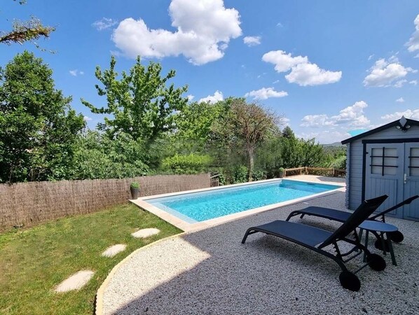 Een verwarmd zwembad